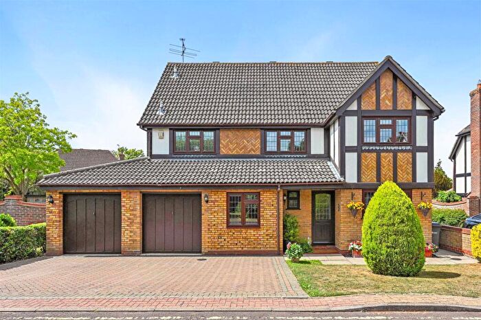 5 Bedroom Detached House For Sale In Yew Tree Close, Hatfiled Peverel, CM3