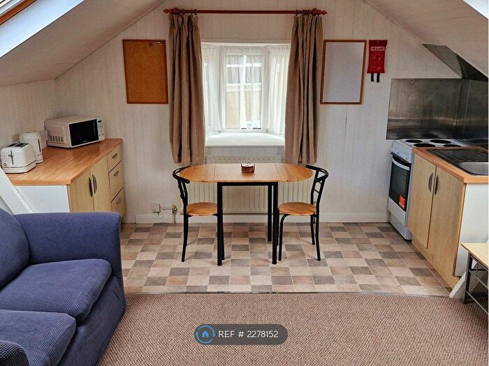 Studio To Rent In Turnpike Lane, Uxbridge, UB10