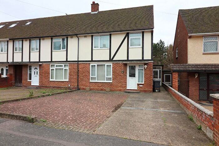 3 Bedroom End Of Terrace House For Sale In Eaton Valley Road, Luton, Bedfordshire, LU2