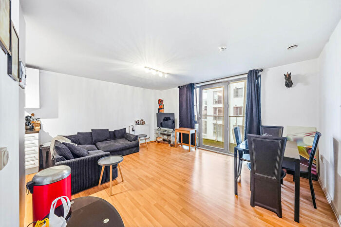 2 Bedroom Flat For Sale In High Street, London, E15