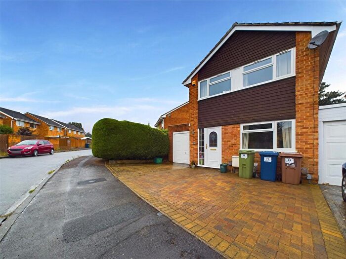3 Bedroom Link Detached House For Sale In Guise Avenue, Brockworth, Gloucester, GL3