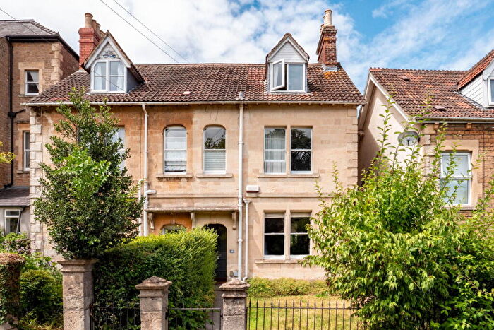 5 Bedroom Semi Detached House For Sale In Weymouth Road, Frome, BA11