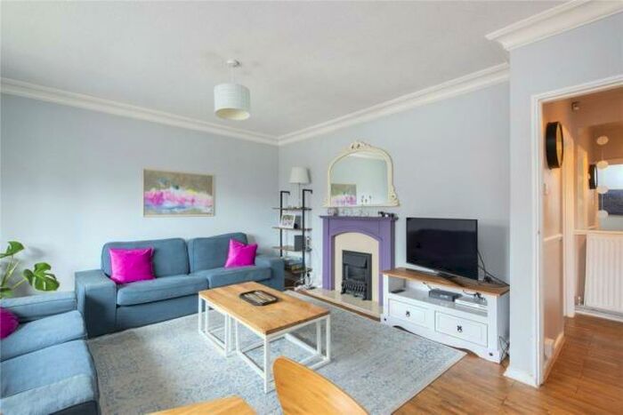 2 Bedroom Maisonette To Rent In Lawrence Avenue, London, E17