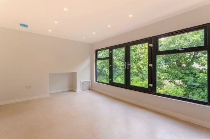 3 Bedroom House To Rent In Sonia Gardens, Woodside Park, London, N12