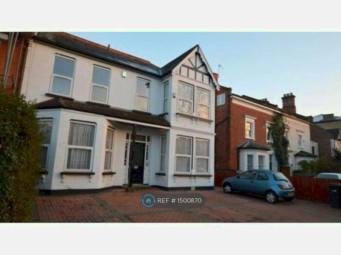 1 Bedroom Flat To Rent In Brownlow Road, London, N11
