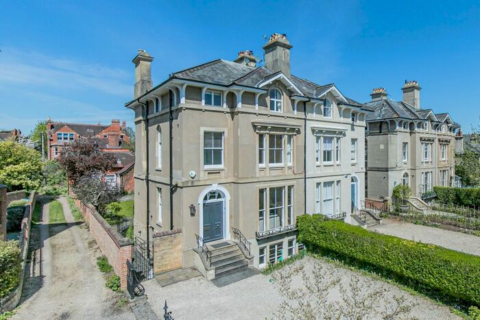 7 Bedroom Semi-Detached House To Rent In Park Town, Oxford, OX2