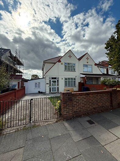 4 Bedroom Semi-Detached House To Rent In Uxbridge Road, Southall, UB1