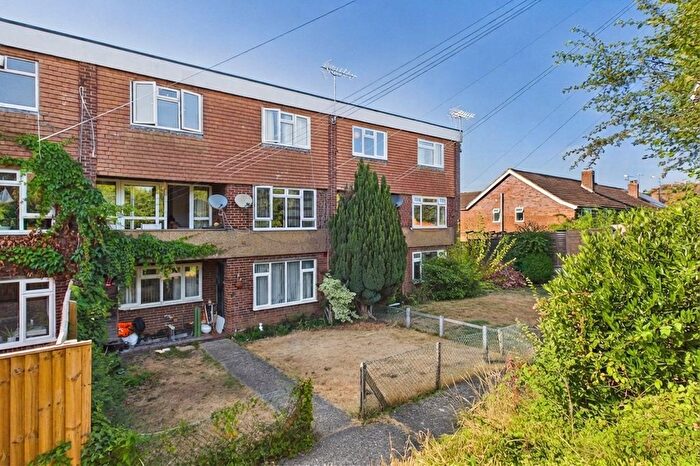 2 Bedroom Maisonette For Sale In Weydon Lane, Farnham, Surrey, GU9
