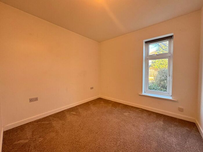2 Bedroom Flat To Rent In Grove Road East, Christchurch, BH23