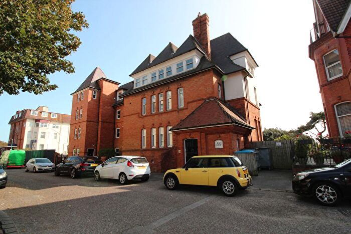2 Bedroom Flat To Rent In West Cliff Gardens, Westbourne, Bournemouth, BH2