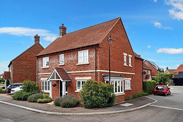 4 Bedroom Detached House For Sale In Fairfield Close, Haddenham, HP17