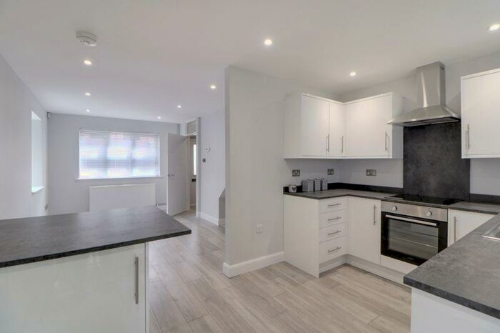 2 Bedroom End Of Terrace House To Rent In Cross Gates Close, Bracknell, RG12