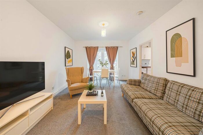 2 Bedroom Flat To Rent In Sherwood Gardens, South Bermondsey, SE16