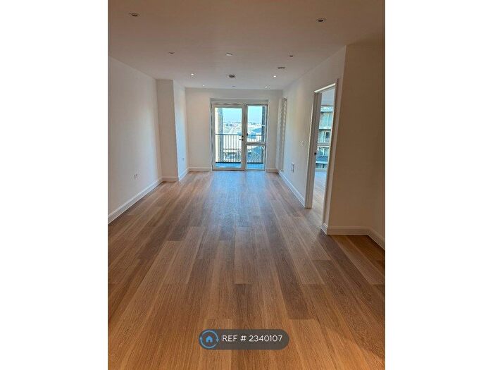 2 Bedroom Flat To Rent In Western Gateway, London, E16