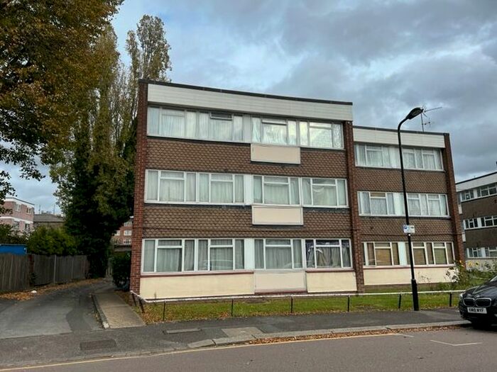 3 Bedroom Flat To Rent In Drayton Road, Leytonstone London E11