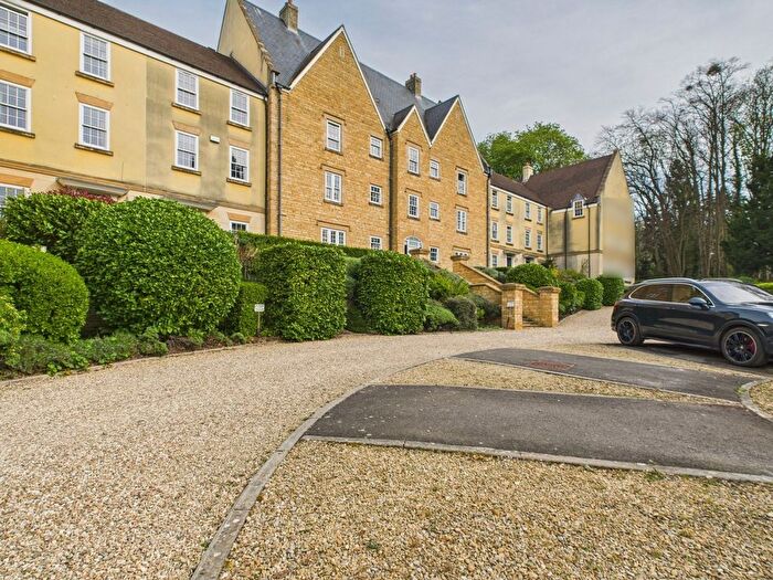 2 Bedroom Flat To Rent In The Grove, Browns Lane, Stonehouse, GL10