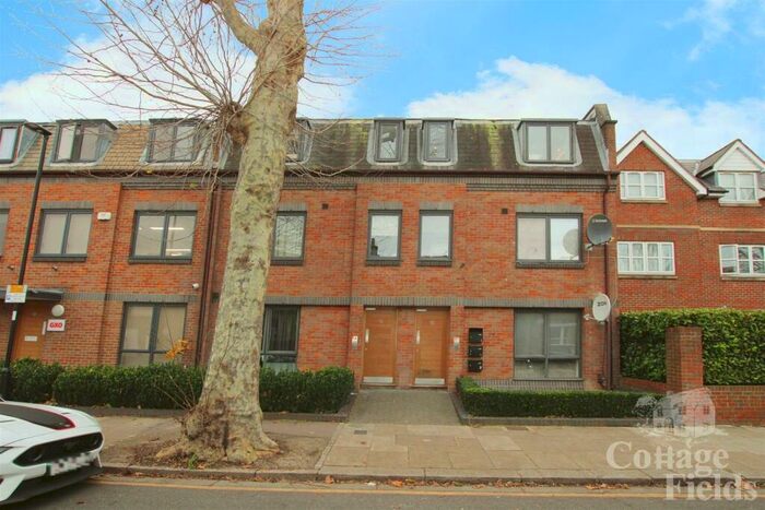 2 Bedroom Flat To Rent In Ladysmith Road, Enfield Town, - Share Of Freehold!, EN1