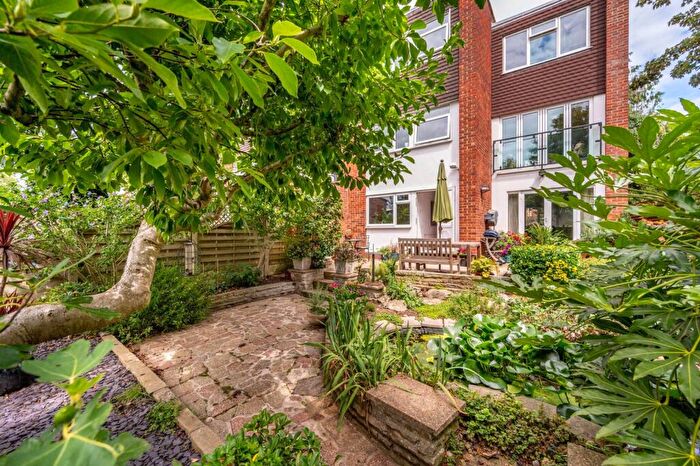 5 Bedroom End Of Terrace House For Sale In Samantha Close, Walthamstow, London, E17