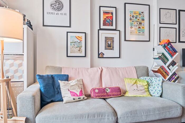 1 Bedroom Flat To Rent In Flambard Way, Godalming, GU7