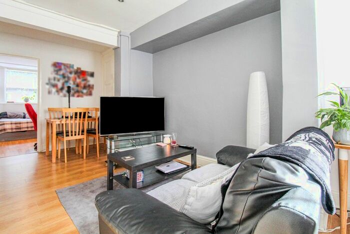 1 Bedroom Flat To Rent In Inglewood Terrace, Leeds, LS6