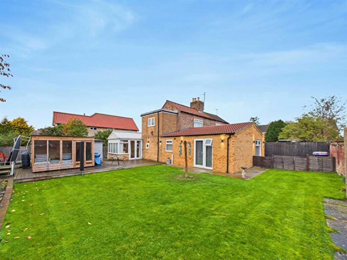 4 Bedroom Semi Detached House For Sale In Commercial Road, Alford, LN13