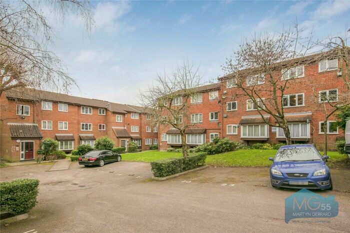 1 Bedroom Apartment For Sale In Greenway Close, Friern Barnet, London, N11