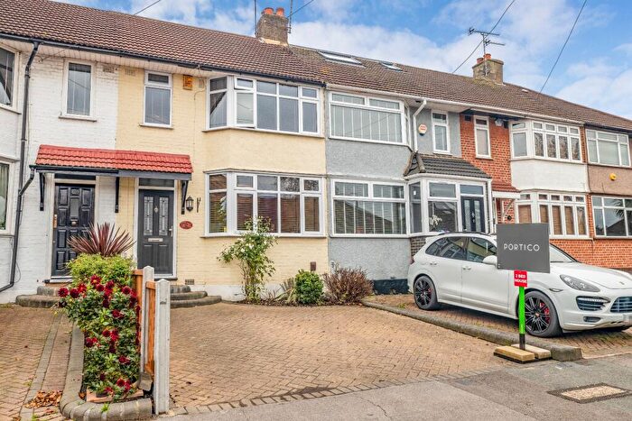 3 Bedroom Terraced House To Rent In Highfield Road, Woodford Green, IG8