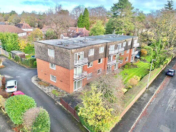 2 Bedroom Flat For Sale In Maple Road West, Brooklands, Greater Manchester, M23
