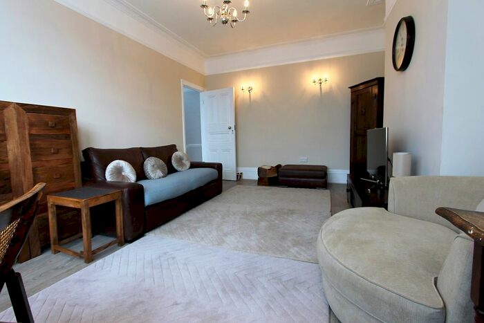 2 Bedroom Flat To Rent In Fox Lane, Palmers Green, London, N13