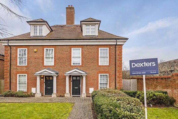 4 Bedroom House To Rent In Amberden Avenue, Finchley, N3