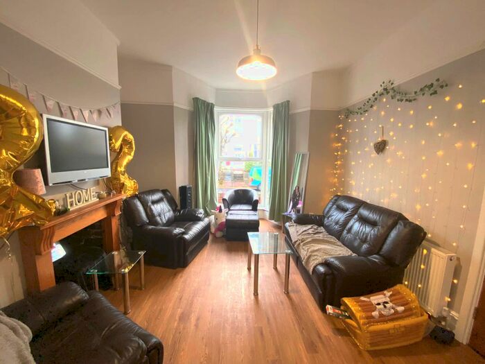 6 Bedroom Terraced House To Rent In Gwydr Crescent, Uplands, SA2