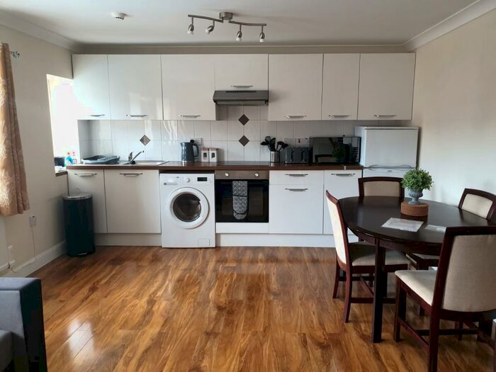 2 Bedroom Flat To Rent In High Street, Poole, BH15