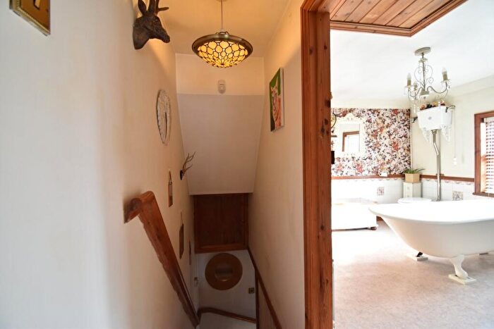 1 Bedroom Cottage For Sale In Headcorn Road, Platts Heath, ME17