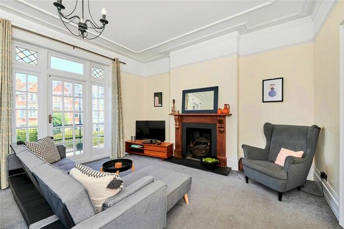 3 Bedroom Flat To Rent In Sternhold Avenue, Streatham Hill, London, SW2