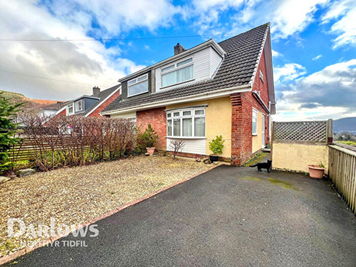 3 Bedroom Semi-Detached Bungalow For Sale In Derwent Drive, Aberdare, CF44