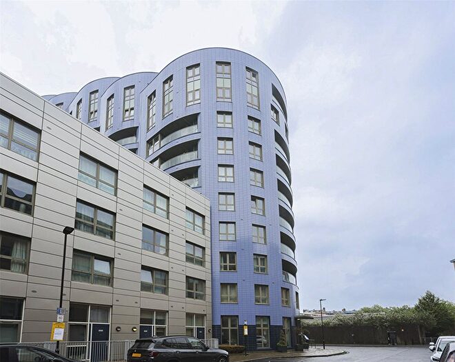 2 Bedroom Flat For Sale In Queensland Road, Holloway Road, N7