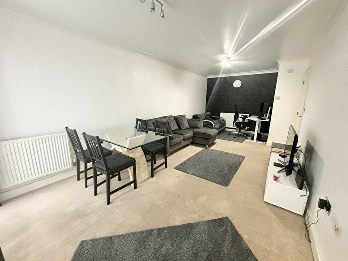 2 Bedroom Flat For Sale In Gower Place, Fleming Road, Chafford Hundred, RM16