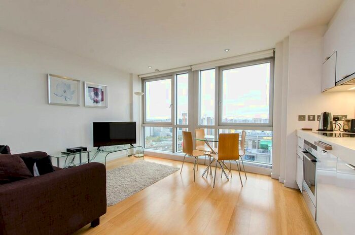 Studio To Rent In Ontario Tower, Fairmont Avenue, E14