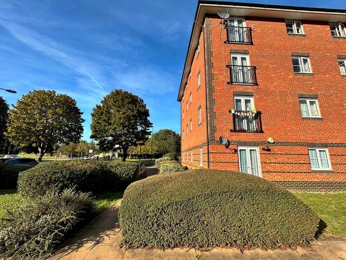 2 Bedroom Flat To Rent In Pelham Place, London, W13