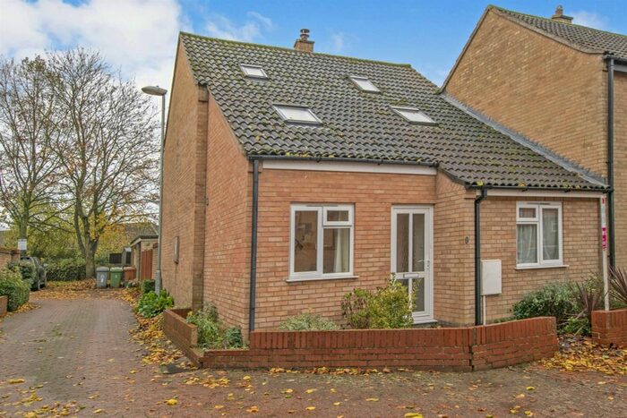 3 Bedroom Semi-Detached House For Sale In Jubilee Close, Cawston, Norwich, NR10