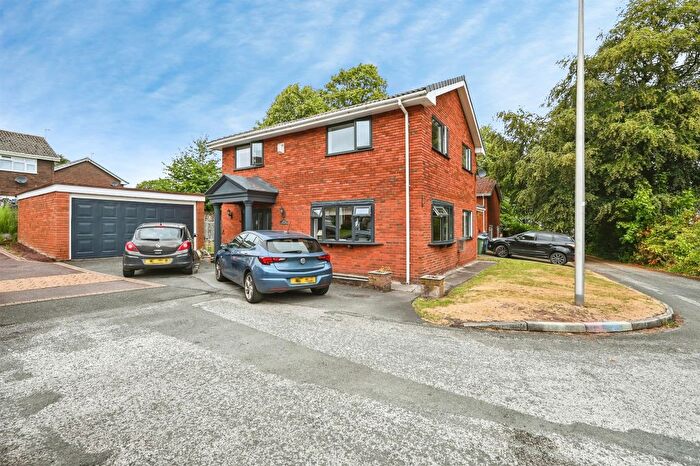 4 Bedroom Semi Detached House For Sale In Tree Bank Close, Runcorn, WA7