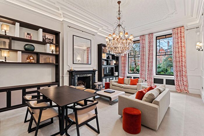 3 Bedroom Flat To Rent In Cadogan Square, London, SW1X