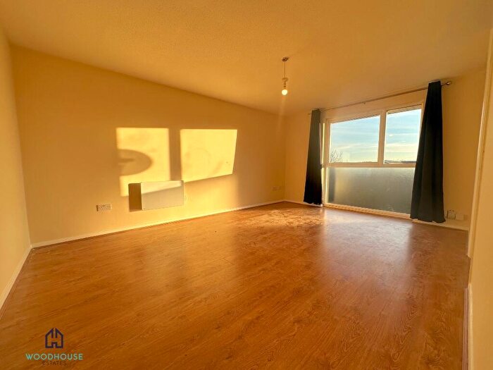 2 Bedroom Flat To Rent In Berners Way, Broxbourne, Hertfordshire, EN10