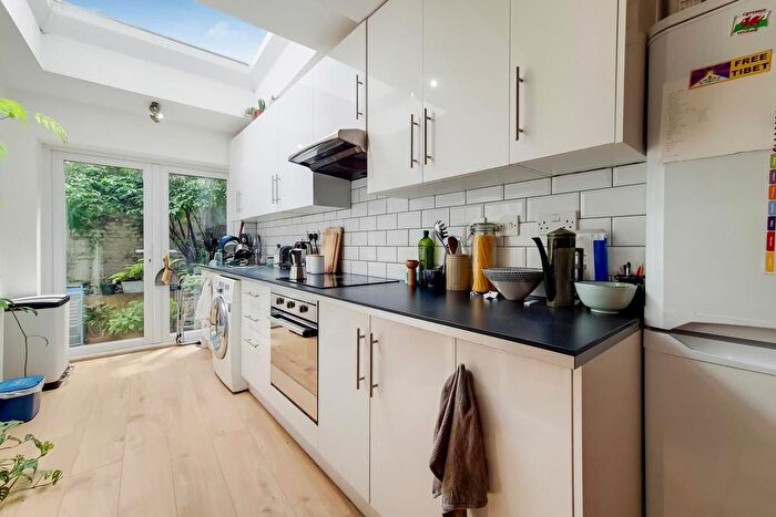 2 Bedroom Flat To Rent In Farleigh Road, London, N16