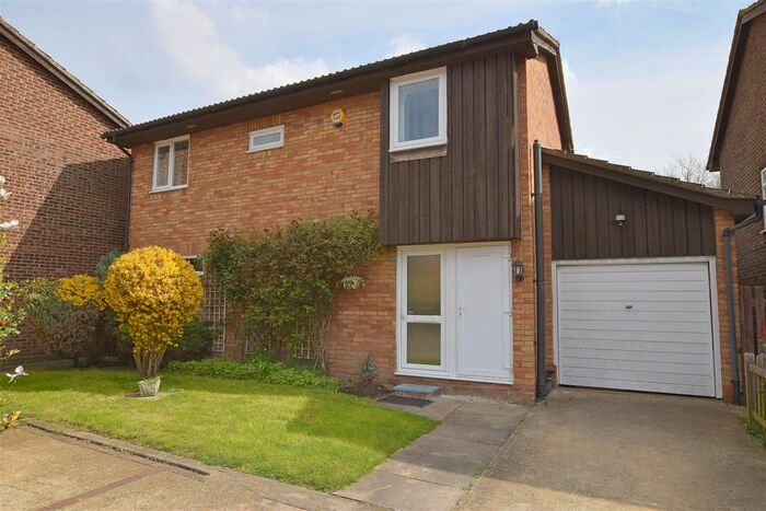 3 Bedroom Detached House To Rent In Morland Close, Hampton, TW12