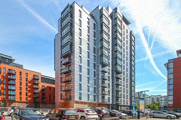 2 Bedroom Apartment To Rent In Lexington Apartments, Railway Terrace, Slough, SL2
