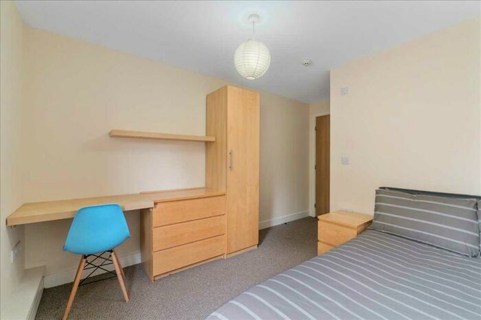 7 Bedroom Apartment To Rent In Houndiscombe Road, Plymouth, PL4