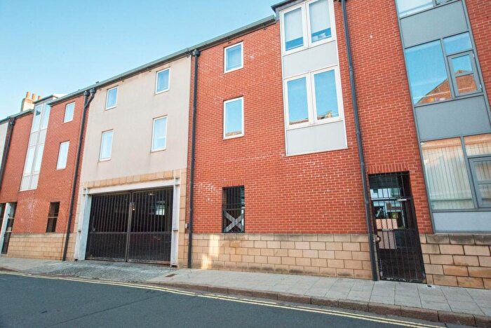 2 Bedroom Apartment For Sale In Kingston Court, Kingston Square, HU2