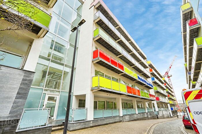 2 Bedroom Flat For Sale In Concord Street, Leeds, LS2