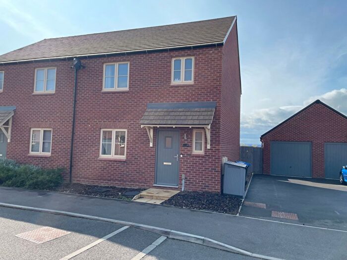 3 Bedroom Semi-Detached House For Sale In West View Lane, Lutterworth, LE17